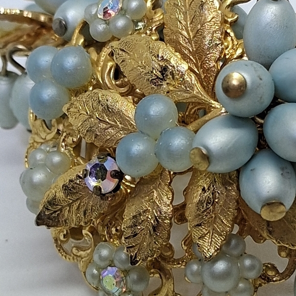 * Vintage Ornate Filagree Back Blue Floral Clip On Earrings - Picture 5 of 7